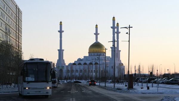 Mezquita Nur Astaná en la capital de Kazajistán - Sputnik Mundo