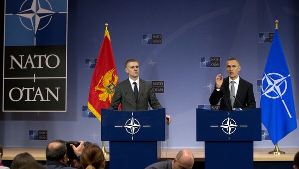 Igor Luksic, ministro de Asuntos Exteriores de Montenegro, y Jens Stoltenberg, secretario general de la OTAN - Sputnik Mundo
