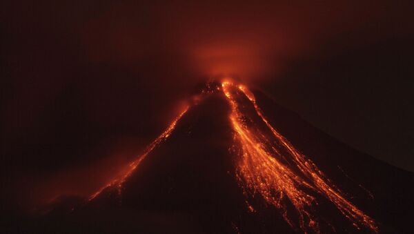 Erupción de un volcán (imagen referencial) - Sputnik Mundo