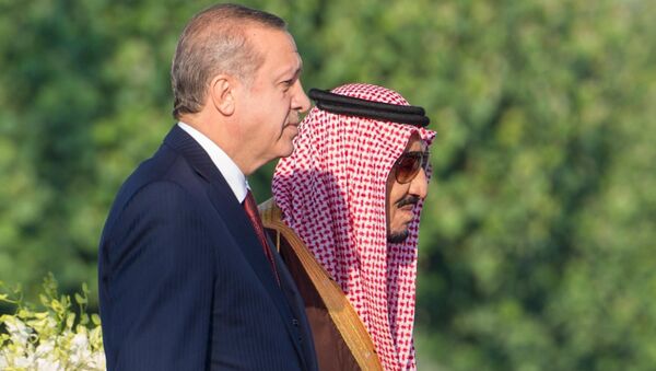 Presidente de Turquía, Recep Tayyip Erdogan, y rey de Arabia Saudí, Salmán bin Abdulaziz - Sputnik Mundo