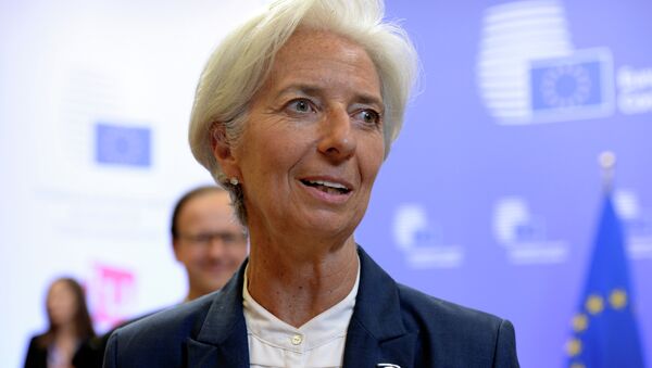 International Monetary Fund's (IMF) Managing Director Christine Lagarde talks to the media at the end of an Eurozone Summit over the Greek debt crisis in Brussels on July 13, 2015 - Sputnik Mundo