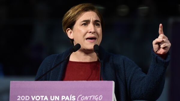 Barcelona's Mayor Ada Colau speaks during a campaign meeting of left wing party Podemos in Madrid on December 13, 2015. - Sputnik Mundo