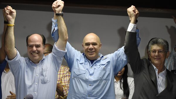 Jesús Torrealba, secretario ejecutivo de la MUD (centro), Julio Borges y Henry Ramos, diputados de la oposición venezolana (archivo) - Sputnik Mundo