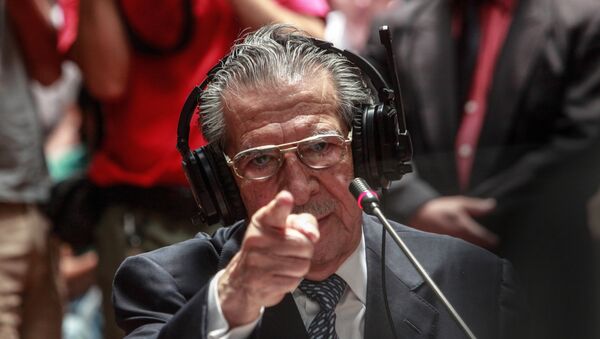 El ex general Efraín Ríos Montt dando testimonio durante el juicio - Sputnik Mundo