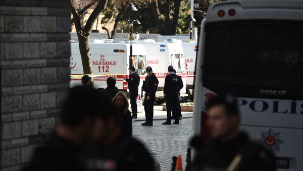 Policías turcos en el lugar del atentado en el centro de Estambul - Sputnik Mundo