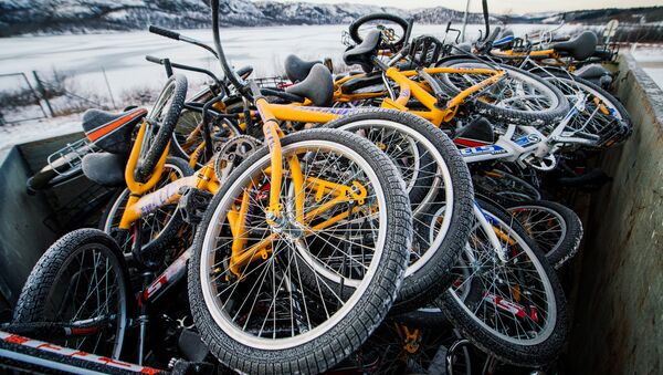 Bicicletas de refugiados usadas para cruzar la frontera entre Rusia y Noruega - Sputnik Mundo