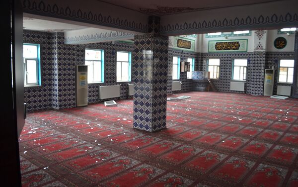 La mezquita afectada por la explosión - Sputnik Mundo