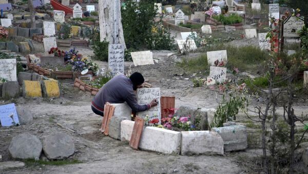 Cementerio en la ciudad siria de Deir Ezzor - Sputnik Mundo