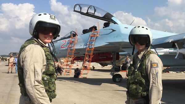 Pilotos rusos en la base aérea de Hmeymim en Siria - Sputnik Mundo