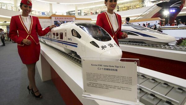 Modelos de los trenes chinos de alta velocidad en una exposición en Jakarta, Indonesia - Sputnik Mundo