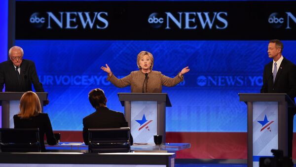 Candidata demócrata a la presidencia de EEUU, Hillary Clinton, durante el debate electoral - Sputnik Mundo