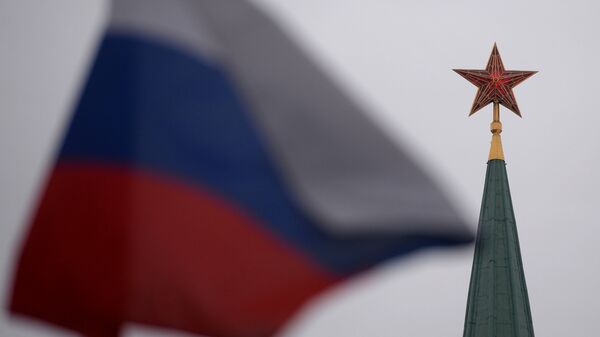 Bandera de Rusia en la Plaza Roja en Moscú - Sputnik Mundo