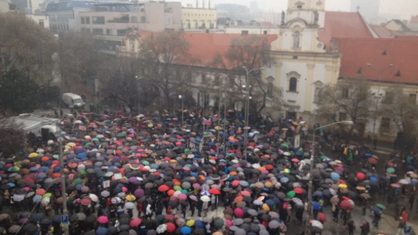Más de 2.000 profesores en huelga en Bratislava - Sputnik Mundo