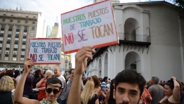 Una manifestación en Buenos Aires contra despidos - Sputnik Mundo