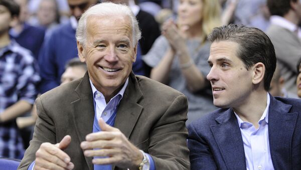 Joe Biden, el vicepresidente de EEUU, con su hijo, Hunter Biden - Sputnik Mundo