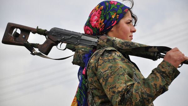 Casi la mitad de los militares kurdos en Siria son mujeres - Sputnik Mundo
