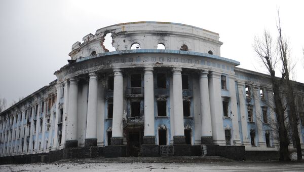 Edificio destruido en la región de Donetsk - Sputnik Mundo