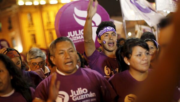 Partidarios de Julio Guzmán durante una manifestación en Lima - Sputnik Mundo