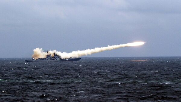 Un lanzamiento de un misil de crucero supersónico desde un buque ruso - Sputnik Mundo