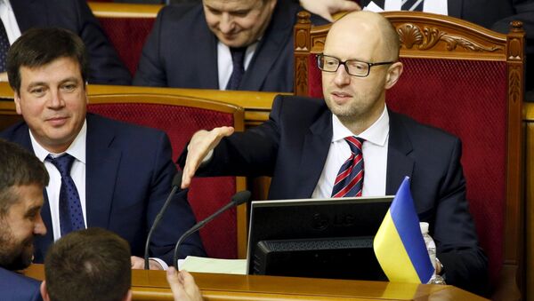 Arseni Yatseniuk (dcha.), primer ministro de Ucrania - Sputnik Mundo