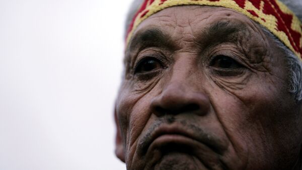 Un indígena mapuche asiste a la ceremonia de beatificación del indio argentino Ceferino Namuncura en Chimpay, Argentina - Sputnik Mundo