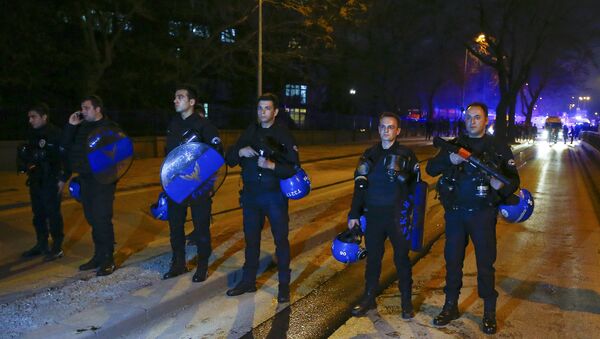Policías turcos en el lugar del atentado en Ankara (Archivo) - Sputnik Mundo