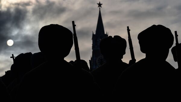 Soldados rusos en la Plaza Roja en Moscú - Sputnik Mundo
