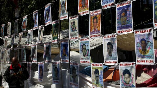 Fotos de los 43 estudiantes de la escuela de maestros rurales de Ayotzinapa desaparecidos el 27 de septiembre de 2014 - Sputnik Mundo