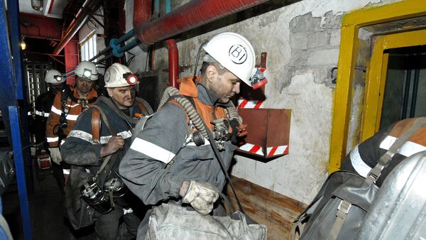 Equipos de rescate en la mina Sévernaya en Vorkutá - Sputnik Mundo