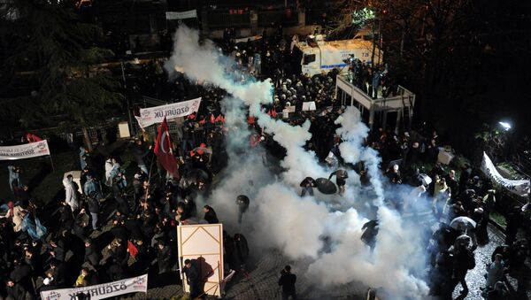 Policía turca irrumpe en la sede del diario opositor Zaman - Sputnik Mundo