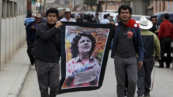 Los participantes del funeral de la dirigente popular indígena Berta Cáceres - Sputnik Mundo