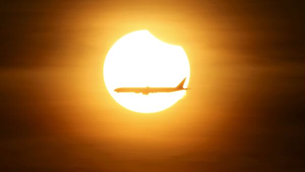 Así fue el primer eclipse solar total de 2016 - Sputnik Mundo