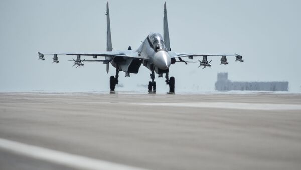Caza Su-30 ruso en la base aérea de Hmeymim - Sputnik Mundo