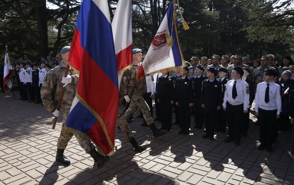 Los cadetes de la Milicia Popular en Crimea - Sputnik Mundo