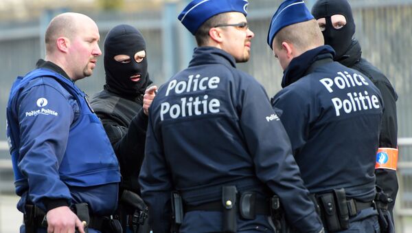 Policía belga tras los atentados en Bruselas - Sputnik Mundo