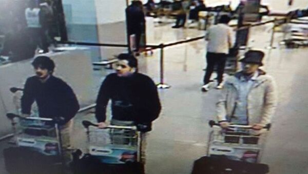 Los sospechosos de haber participado en los ataques al aeropuerto Zaventem en Bélgica - Sputnik Mundo
