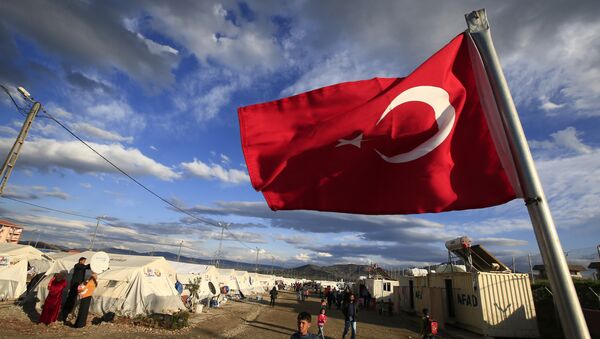 Bandera de Turquía en un campo de refugiados sirios (archivo) - Sputnik Mundo
