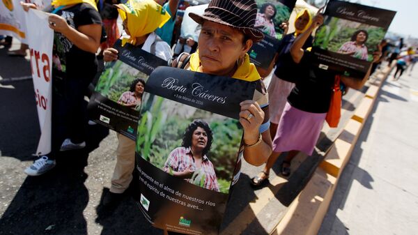 Manifestantes exigen justicia para Berta Cáceres en Tegucigalpa, Honduras - Sputnik Mundo