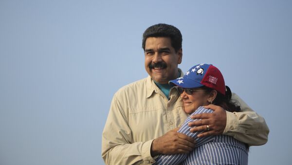 Presidente de Venezuela, Nicolás Maduro, con su esposa, Cilia Flores - Sputnik Mundo
