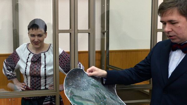 Nadezhda Sávchenko y uno de sus abogados, Iliá Nóvikov - Sputnik Mundo