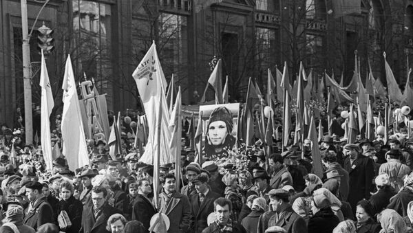 La demostración en Moscú con el motivo de la llegada de Yuri Gagarin a la capital rusa (archivo) - Sputnik Mundo