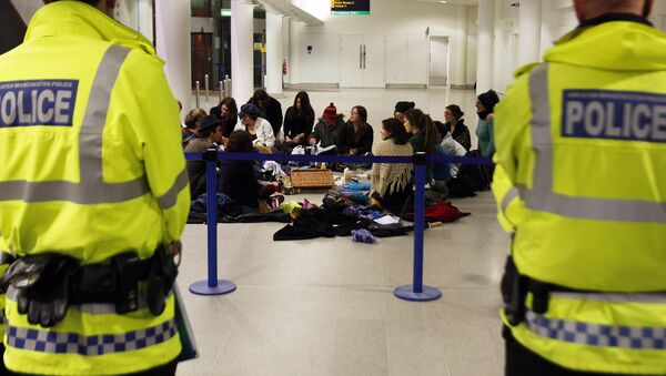 Policías en el aeropuerto de Manchester - Sputnik Mundo
