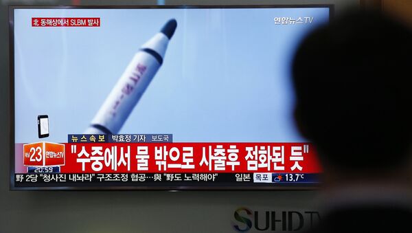 Lanzamiento de un misil de Corea del Norte (archivo) - Sputnik Mundo