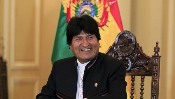 El presidente Evo Morales sonríe durante una conferencia de prensa - Sputnik Mundo