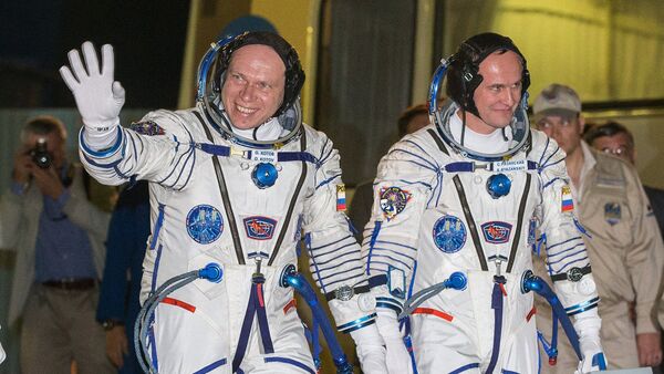 Los cosmonautas rusos, Serguéi Riazanski y Oleg Kótov - Sputnik Mundo