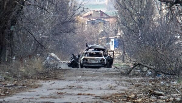 Сoche de periodistas destrozado en la región de Donetsk (archivo) - Sputnik Mundo