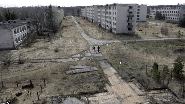 La vista de una ciudad abandonada en las cercanias de Skrunda, Letonia - Sputnik Mundo
