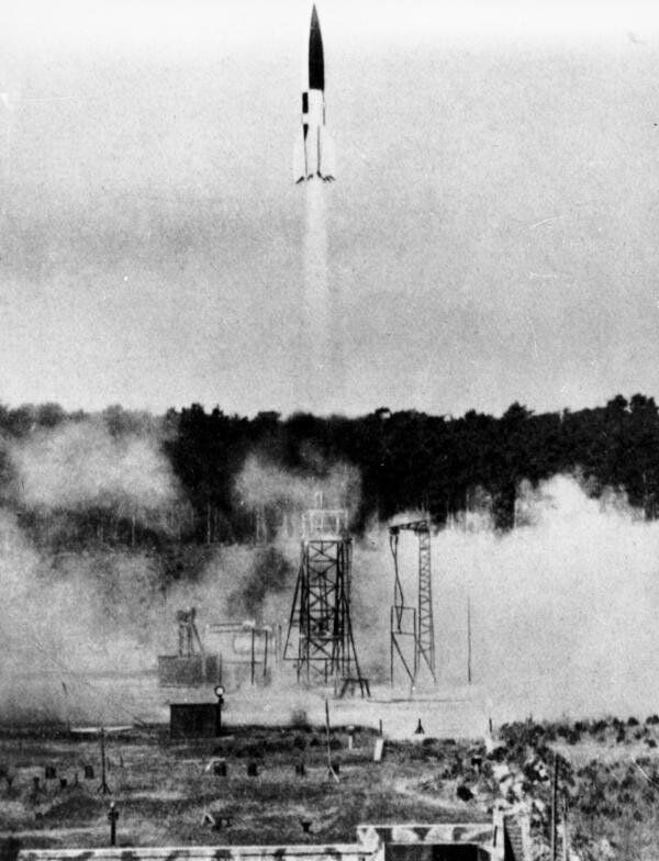 El primer misil balístico de la historia, el V-2 alemán El primer misil balístico de la historia, el V-2 alemán - Sputnik Mundo