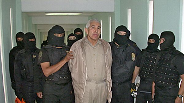 Miembros de la Policia Federal Preventiva (PFP) custodian al narcotraficante Rafael Caro Quintero - Sputnik Mundo