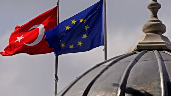 Banderas de la UE y Turquía en Estambul - Sputnik Mundo
